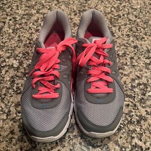 Nike Revolution 2 sneaker size 8 medium.  EUC